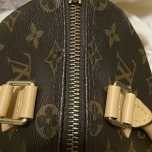 - Authentic LV monogram speedy 25